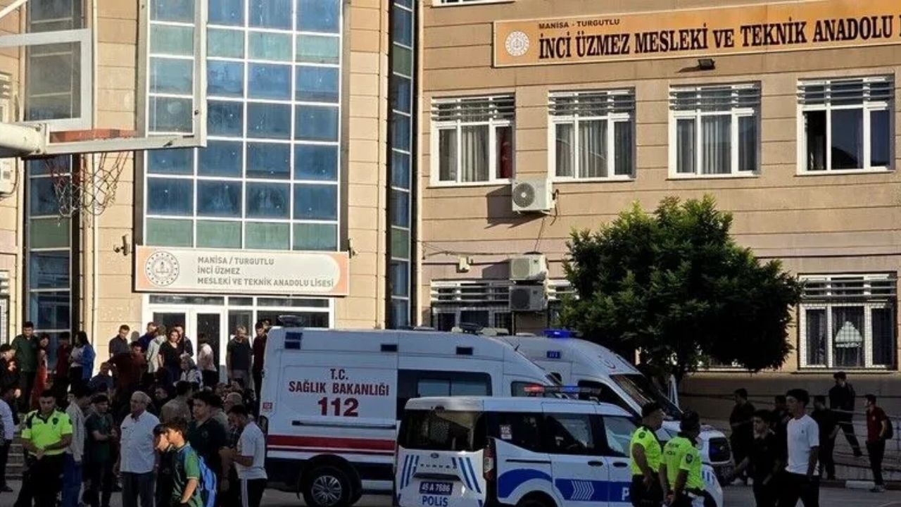 Manisa Turgutlu'da Lise Önünde Silahlı Saldırı