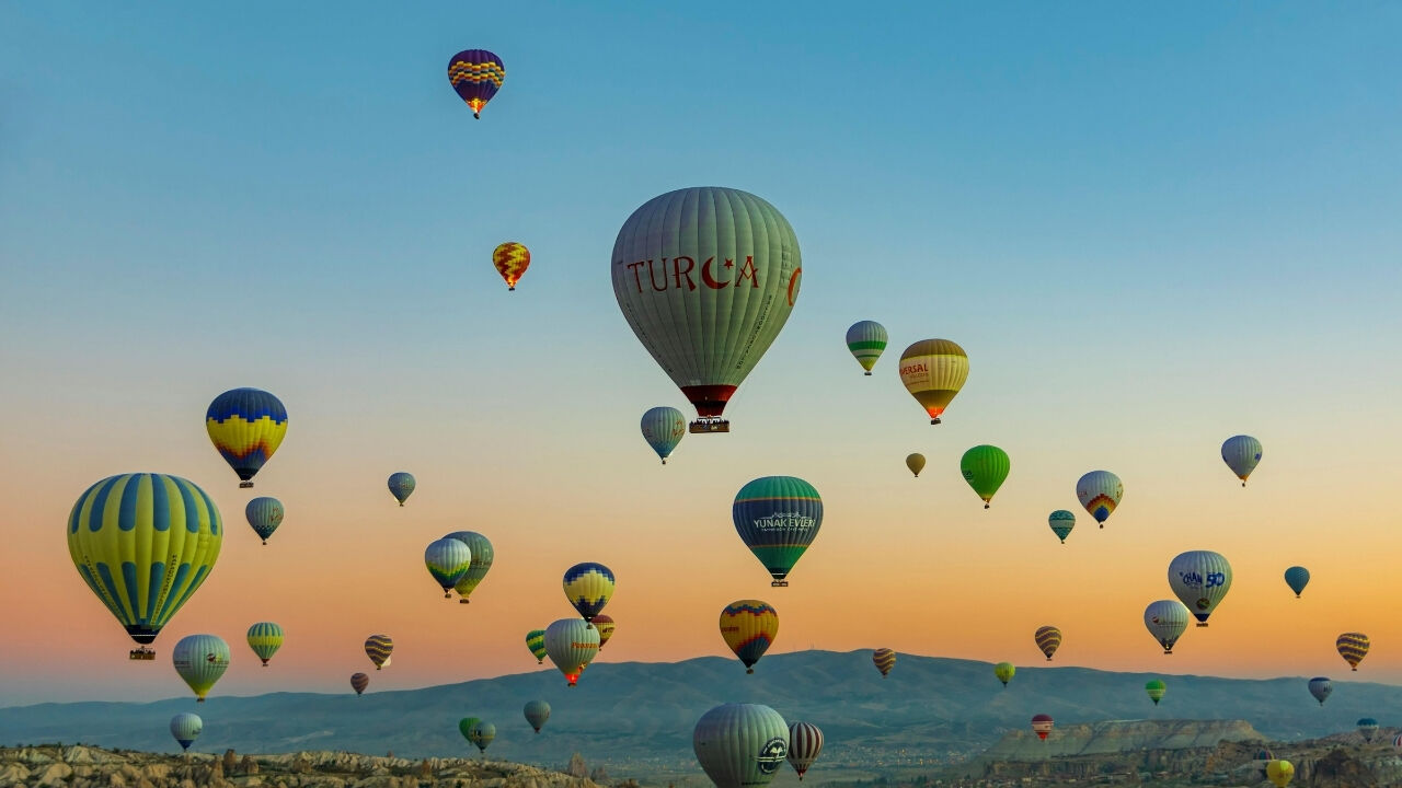 Sıcak Hava Balonu Nasıl Havada Kalıyor?