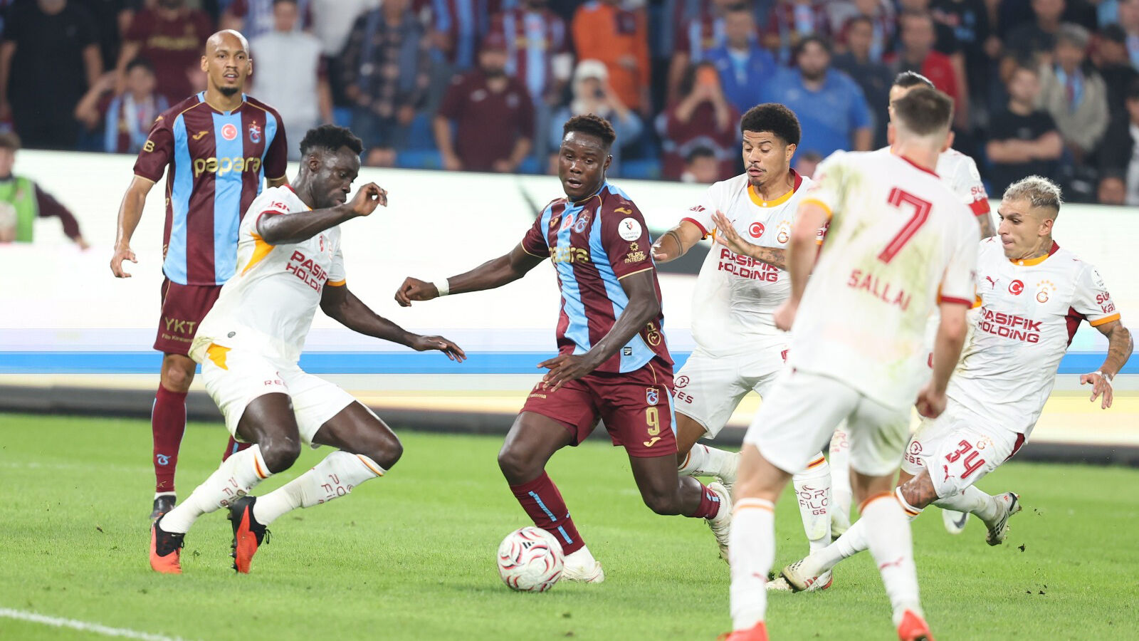 Trabzonspor Galatasaray’ı 4 Golle Dağıttı: Sarı Kırmızılılar Bu Sezon İlk Kez Yenildi