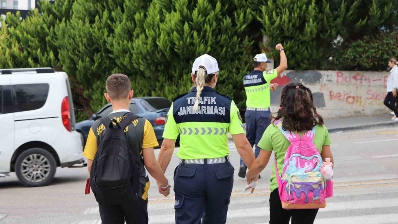 Ankara İl Jandarma Komutanlığı'ndan Okul Çevrelerinde Sıkı Denetim