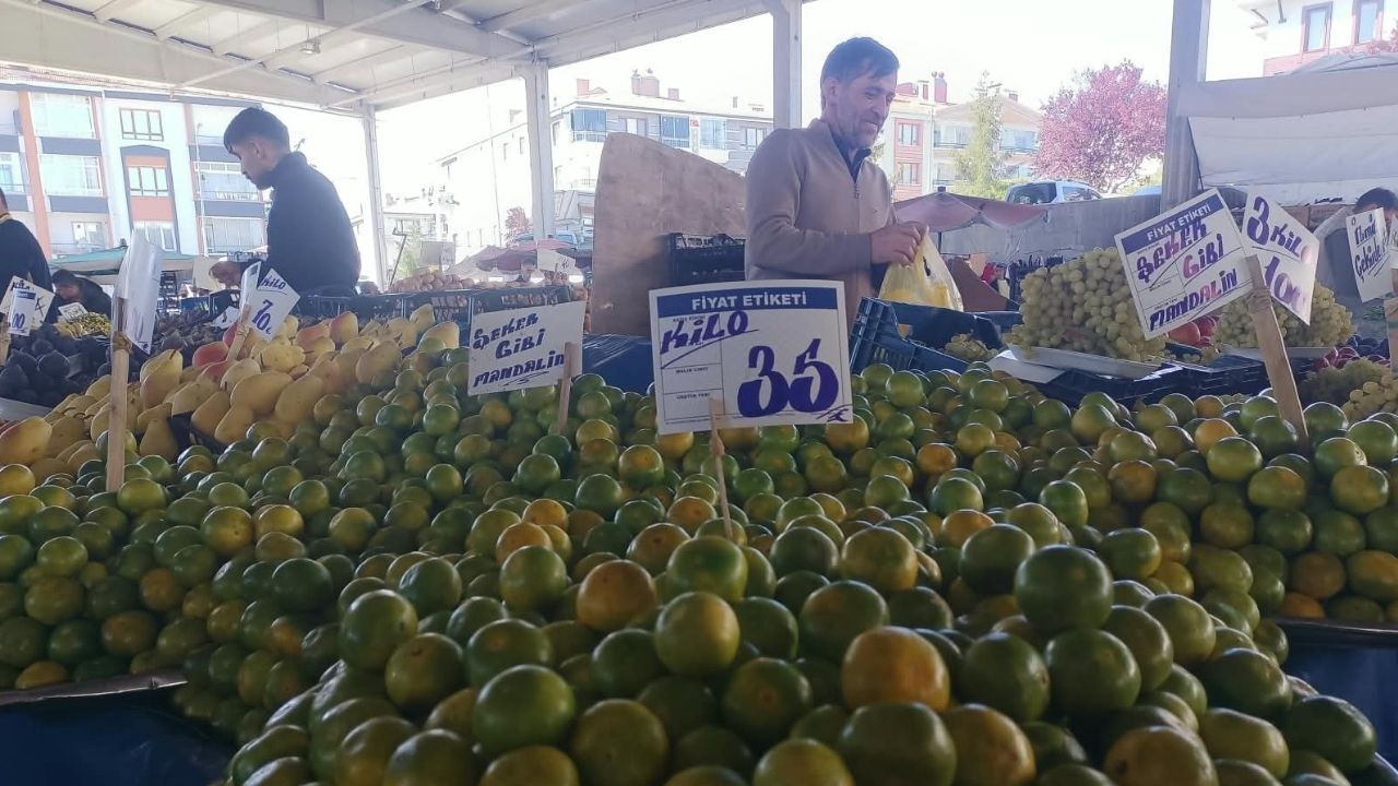 Ankara Karapürçek Pazar Yeşil Mandalina