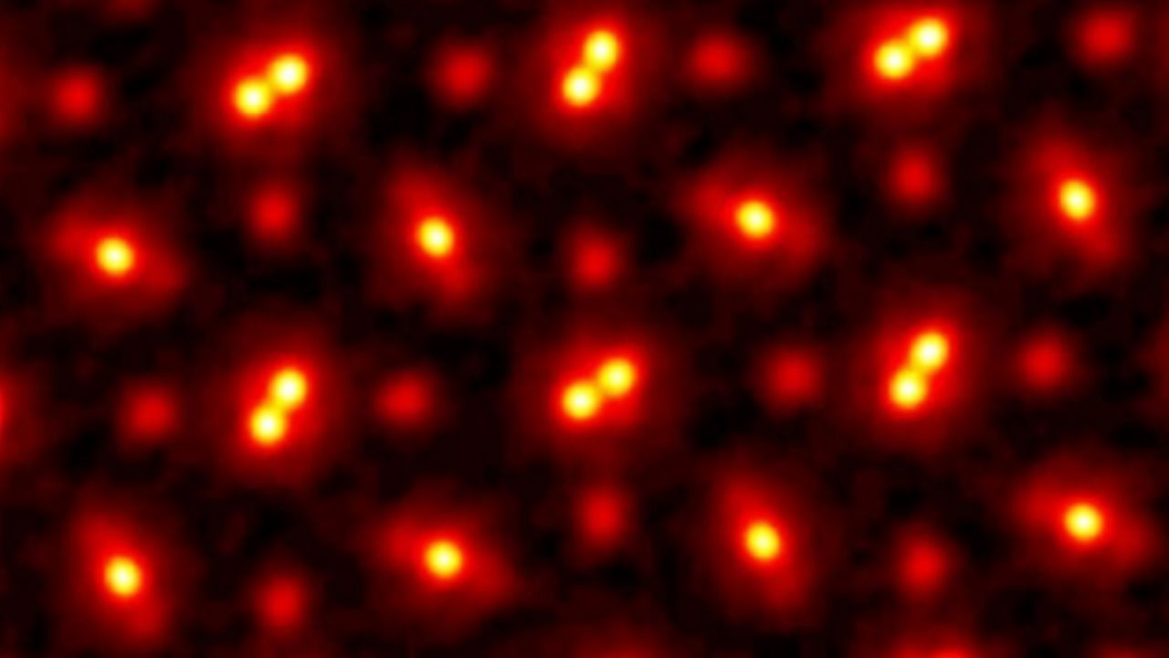 Mikroskop Görüntülerinde Atomlar Neden Top Şeklinde Görünür?