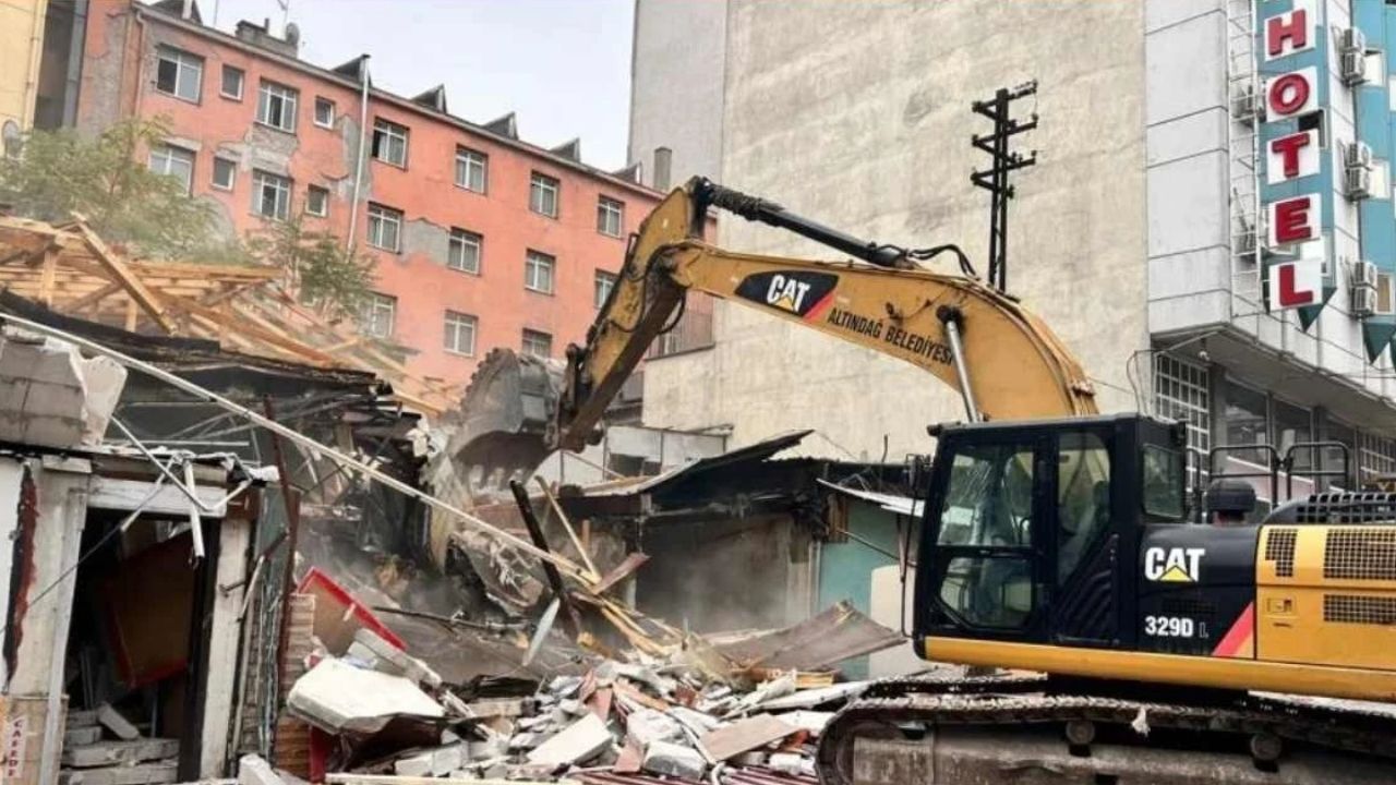 Altındağ'da Halkın Güvenliğini Tehlikeye Atan 3 İşletme Yıkıldı