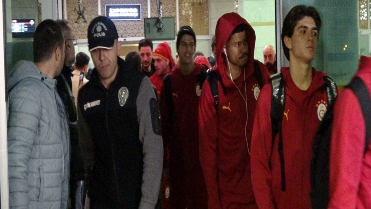 Galatasaray, Konya'da Taraftarların Yoğun İlgisiyle Karşılandı