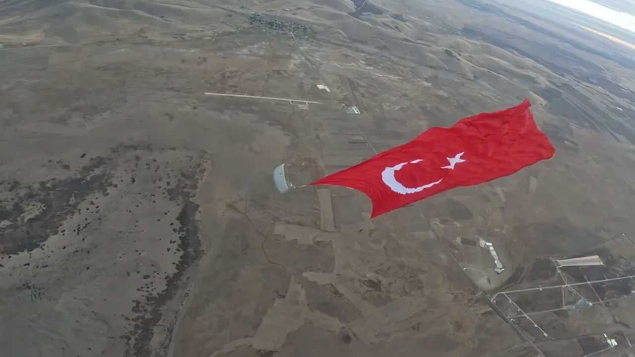 MSB’den Dev Türk Bayraklı Paylaşım