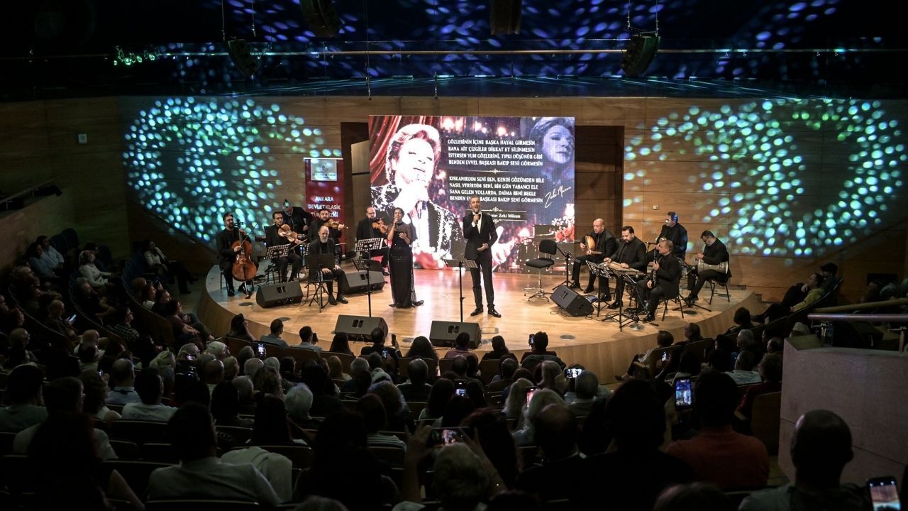 Sanat Güneşi Zeki Müren'in Unutulmaz Eserleri Ankara'da Yankılandı